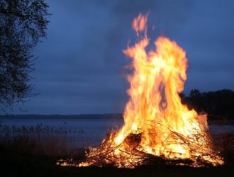 К чему снится огонь: толкование популярных сонников